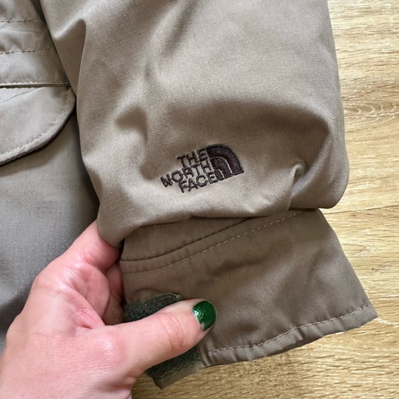 The North Face Men's gray Puffer Jacket size M - Picture 3 of 11